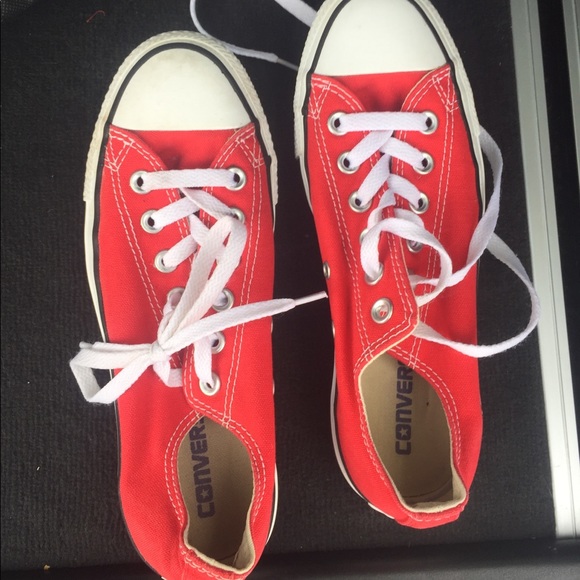 Converse Shoes - RED converse women’s size 7 ❤️